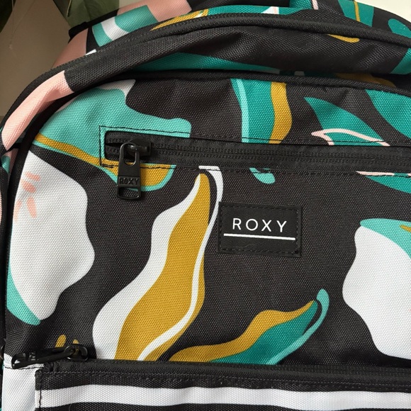 New Roxy Here You Are 24L Medium Backpack Black Floral Striped Laptop Pocket - Picture 2 of 8